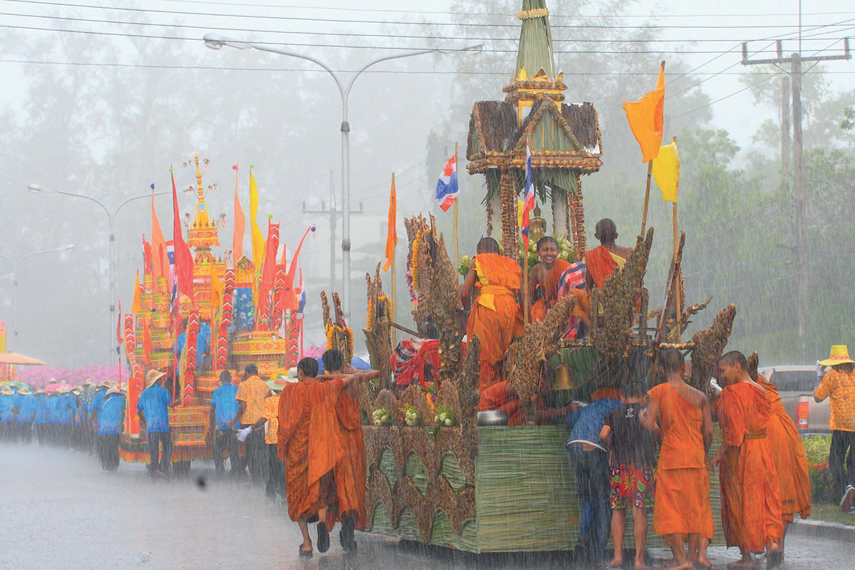 ทักษิณคดีประเพณีออกพรรษา