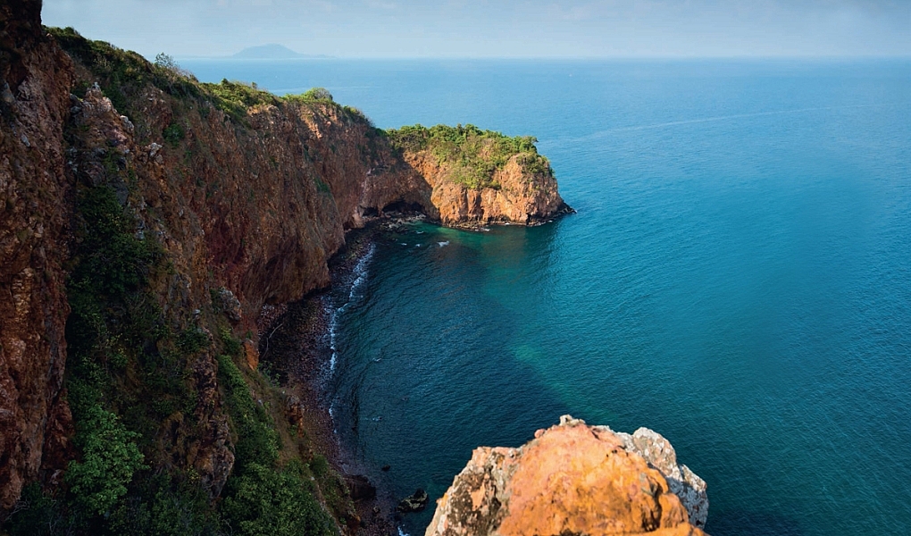 เสียงหัวเราะที่ “เกาะทะลุ”