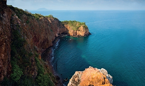 เสียงหัวเราะที่ “เกาะทะลุ”