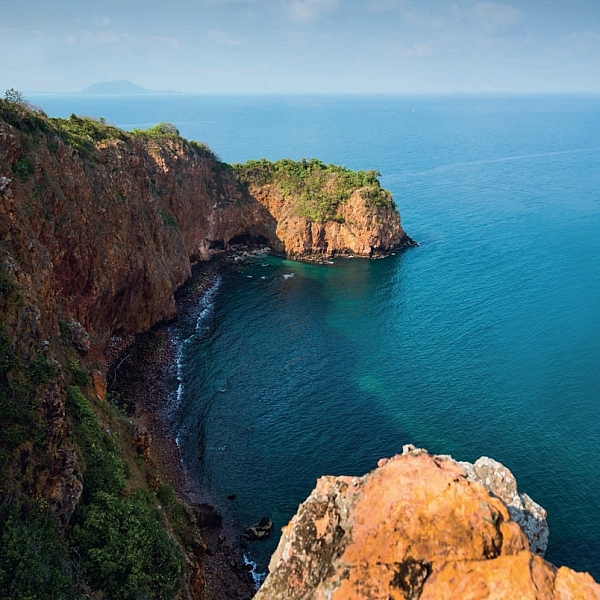 เสียงหัวเราะที่ “เกาะทะลุ”
