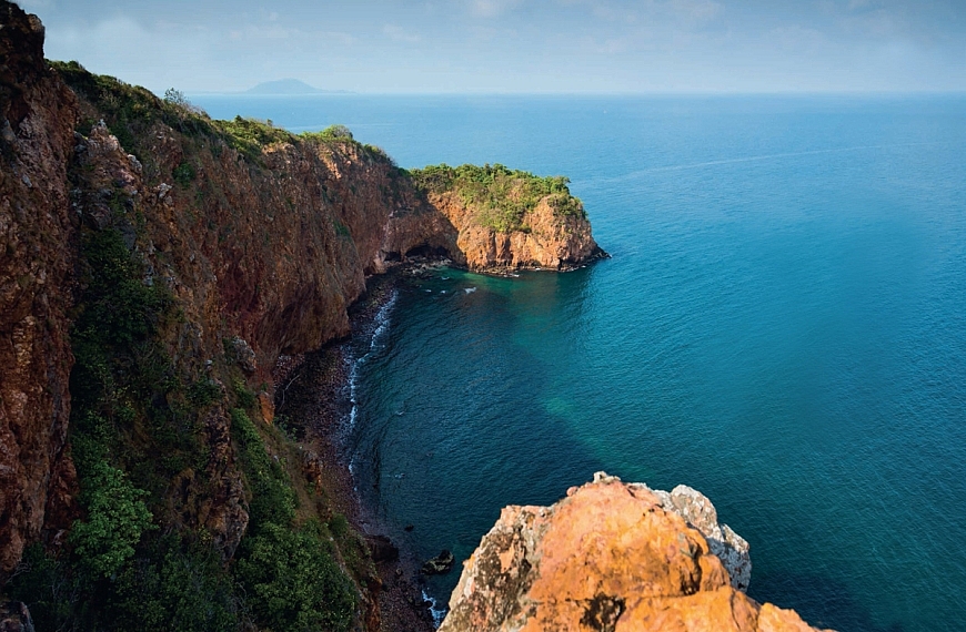 เสียงหัวเราะที่ “เกาะทะลุ”
