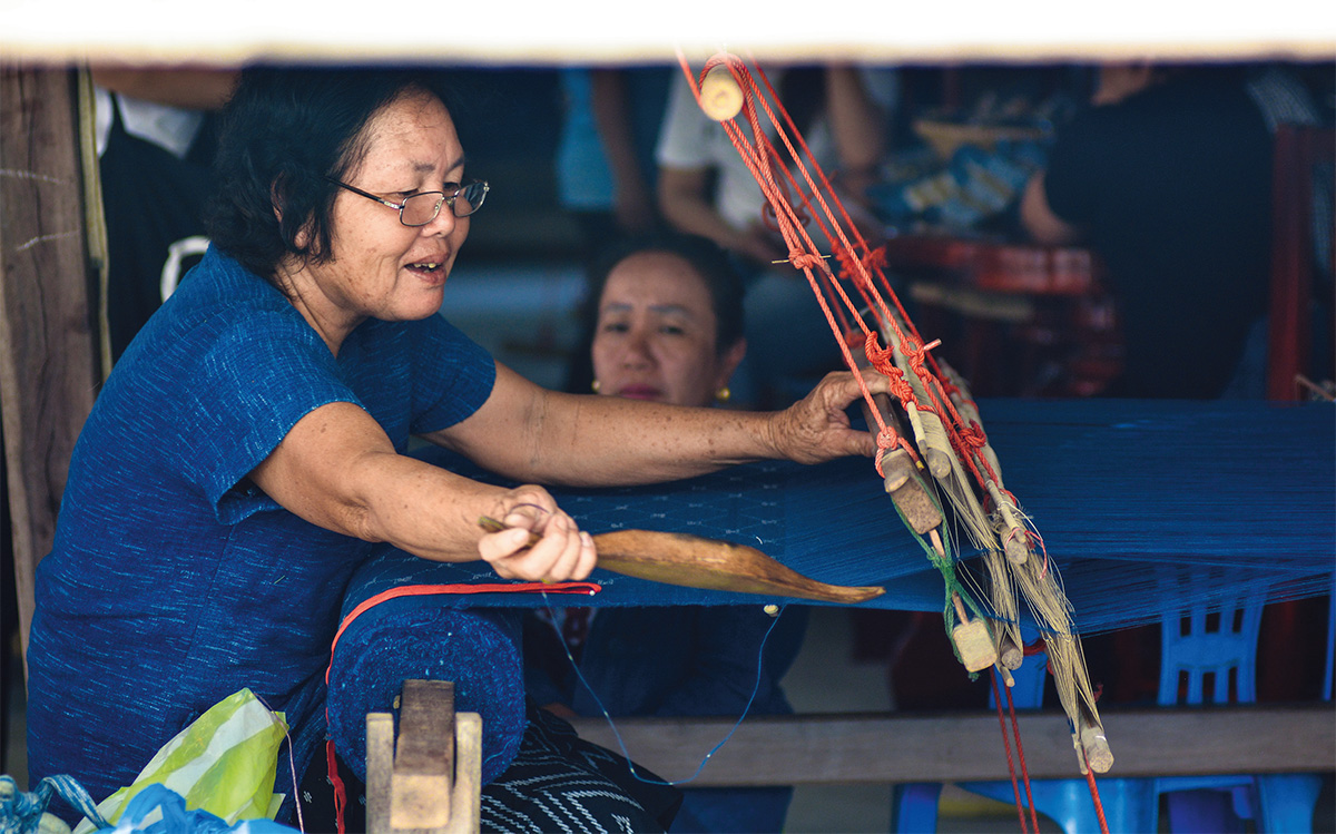 เรียนรู้ภูมิปัญญาไทย ผ่านเส้นใย ผ้าย้อมคราม