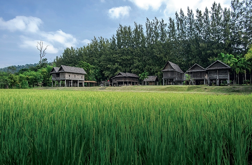 หมู่บ้านอีสาน ความรู้ที่ปลูกผ่าน สถาปัตยกรรม