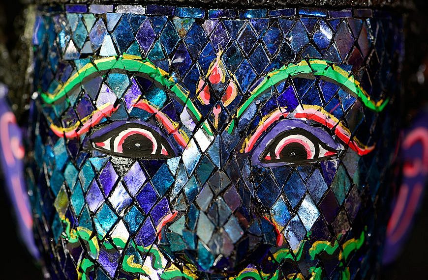 กระจกเกรียบ มหัศจรรย์ประณีตศิลป์แห่งสยาม