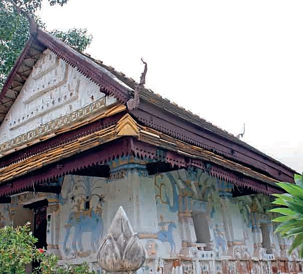 สองศิลป์ แห่งสิมอีสาน