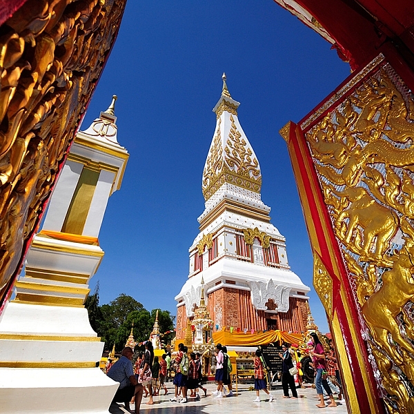 ไหว้ ๘ พระธาตุนครพนม เสริมสิริมงคล