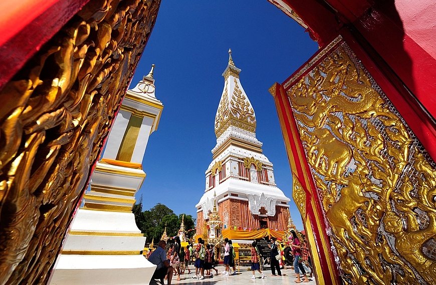 ไหว้ ๘ พระธาตุนครพนม เสริมสิริมงคล