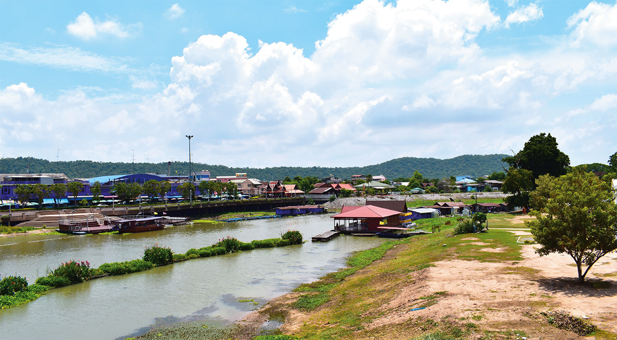 อุทัยธานีเมืองแห่งสายน้ําและเสน่ห์ผ้าทอ