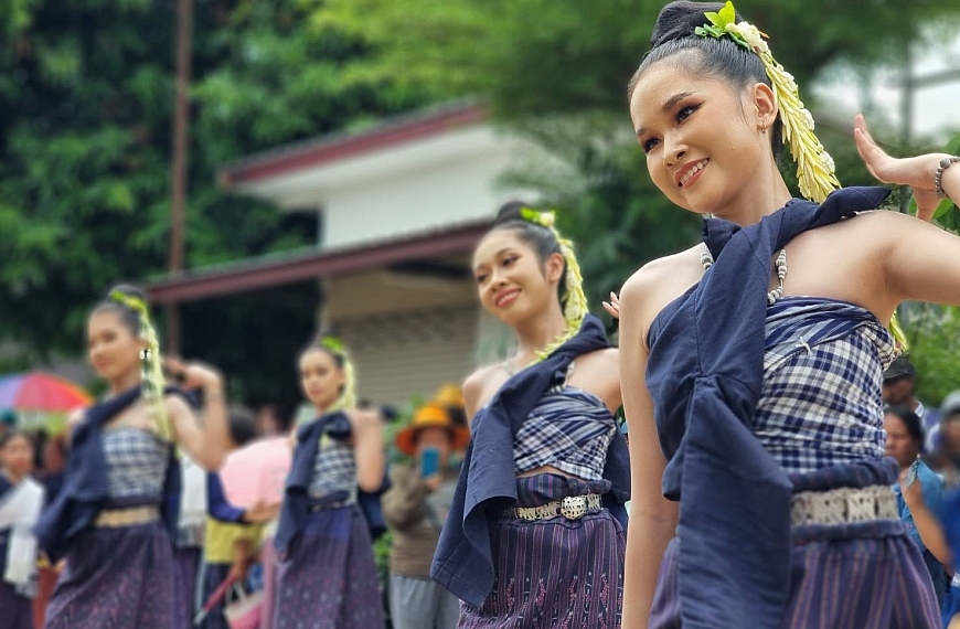 ชุมชนภูไทบ้านห้องแซง: มรดกทางวัฒนธรรมอันล้ำค่าแห่งภาคอีสาน