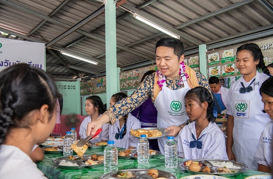 โครงการ “เลี้ยงไก่ไข่เพื่ออาหารกลางวันนักเรียน“ พัฒนาฝีมือต่อยอดสู่อาชีพ จากเครือซีพี – ซีพีเอฟ – มูลนิธิเจริญโภคภัณฑ์พัฒนาชีวิตชนบท และ JCCB