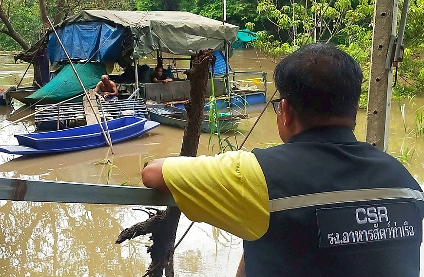 “เคียงข้างทุกวิกฤต” ซีพีเอฟ เร่งช่วยชาวท่าเรือ อยุธยา สู้ภัยน้ำท่วม