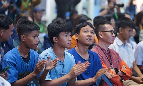 สานต่อความรู้ตามแนวพระราชดำริ พร้อมส่งมอบรถโมบาย สื่อการสอนสมัยใหม่