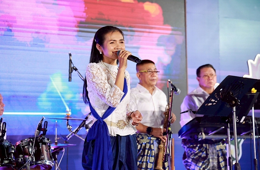 นักท่องเที่ยวไทย–ต่างชาติร่วมงาน “River Festival 2025” สืบสานประเพณีไทยควบคู่การดูแลสายน้ำอย่างยั่งยืน ผ่าน “บ่อลอยรักษ์โลก”