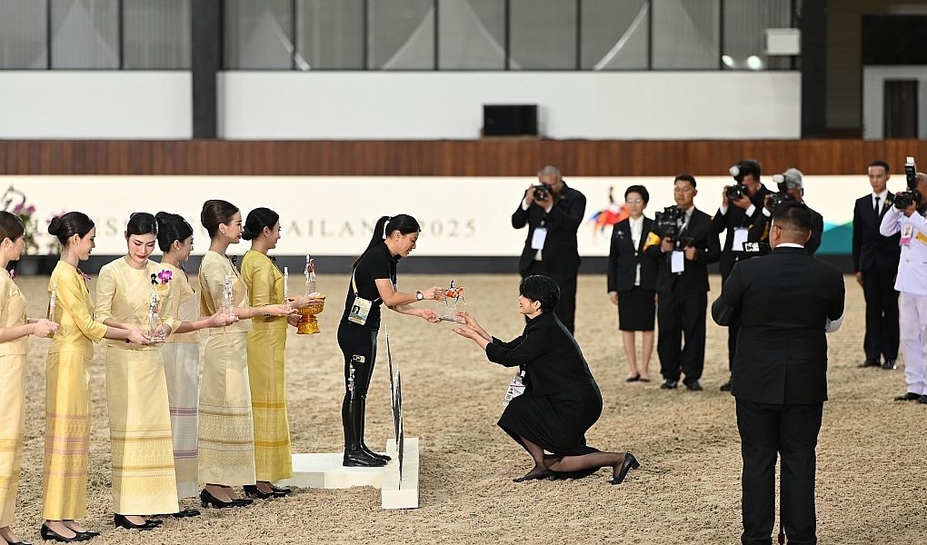 สมเด็จพระเจ้าลูกเธอ เจ้าฟ้าสิริวัณณวรี นารีรัตนราชกัญญา พระราชทานโล่ที่ระลึกให้แก่ไทยเบฟ ในฐานะผู้สนับสนุนการแข่งขันกีฬาขี่ม้า Princess’s Cup Thailand 2025