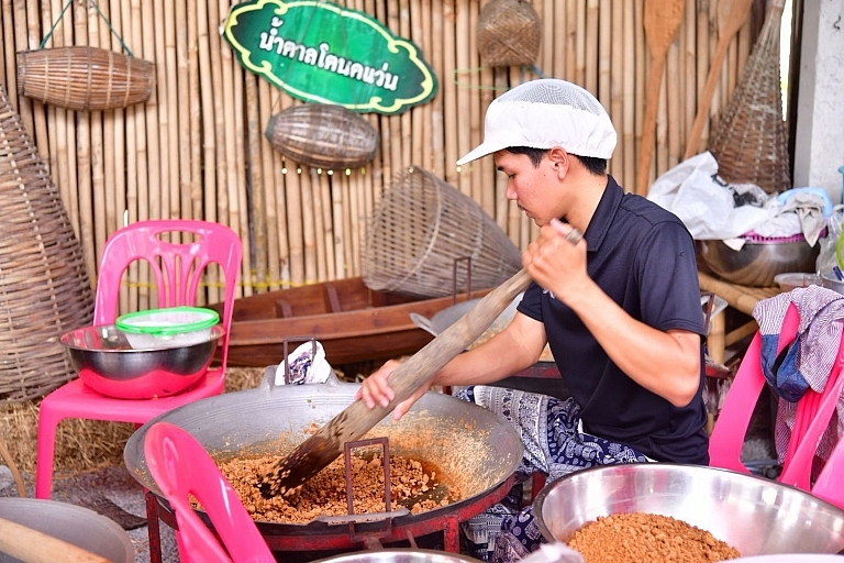สำนักงานสลากฯ เยือนชุมชนบ้านช่องฟืน-โหนดนาเล เดินหน้าความสำเร็จโครงการสลากสรรค์สร้างเพื่อชุมชน ปี&hellip;