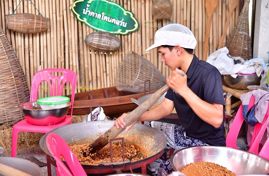 สำนักงานสลากฯ เยือนชุมชนบ้านช่องฟืน-โหนดนาเล เดินหน้าความสำเร็จโครงการสลากสรรค์สร้างเพื่อชุมชน ปี 8